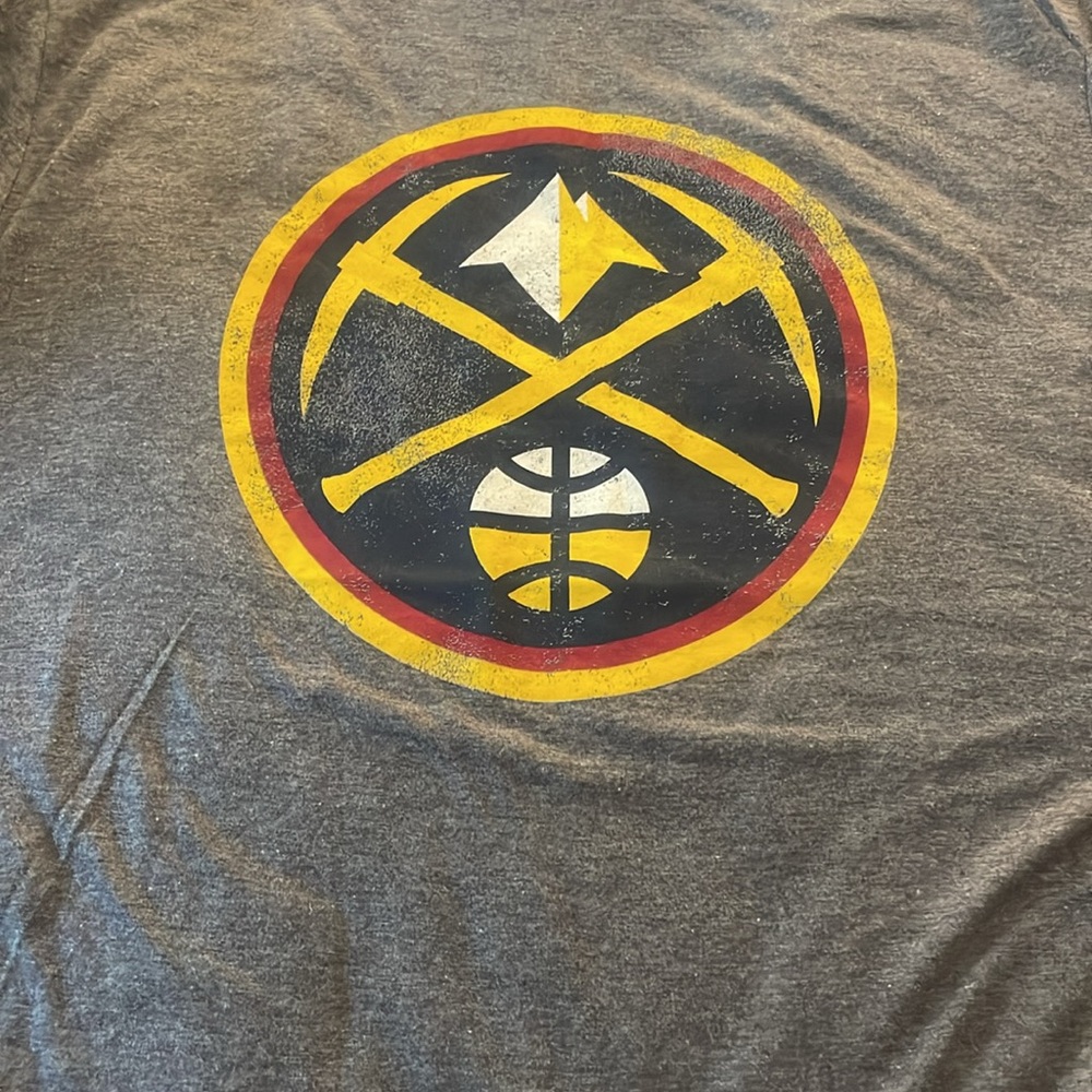 Denver Nuggets Graphic T-Shirt 609 - Picture 4 of 4